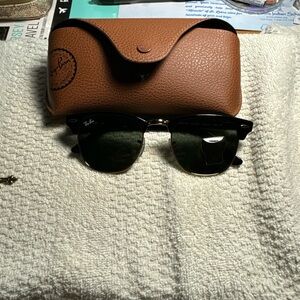 Rayban 3016 Clubmaster Classic. New with box. Black frame, green lens.